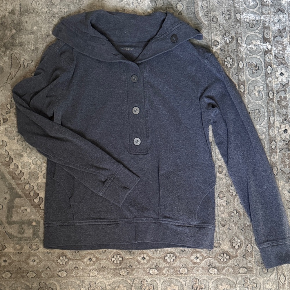 Banana Republic charcoal 3/4 button-Up Sweatshirt